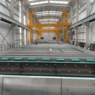 Bom preço Tanques no interior Tamanho 8000*largura*3500 Linha de anodização semiautomática on-line