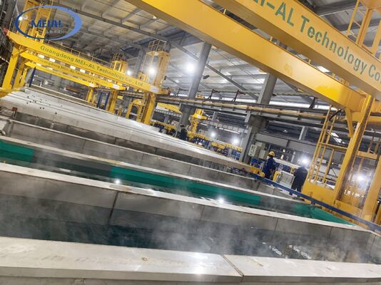 Bom preço Linha de produção manual de anodização horizontal em modo U com 200 T/mês Capacidade 6500 mm Comprimento máximo do perfil e espessura da película 8-12 μm on-line