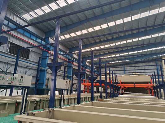 Bom preço 450T/mês Linha de produção de eletroforese de oxidação horizontal com 6500mm de comprimento máximo do perfil e 8-12μm de espessura de película ajustável on-line