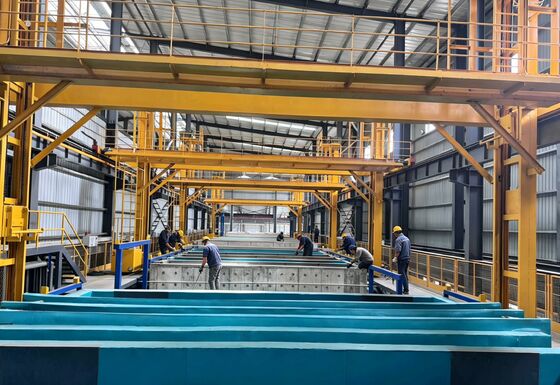 Bom preço Linha de anodização inteligente com produção de 750T/mês, comprimento máximo de perfil de 6.500mm e espessura de filme de 8-12µm on-line