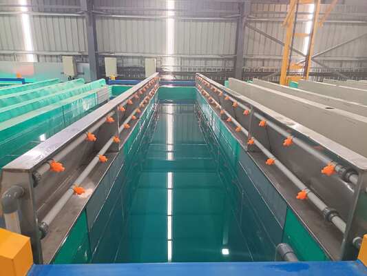 Bom preço Linha de Produção Automática de Anodização de Alumínio 800T/Mês com Comprimento Máximo de Perfil de 6500mm e Espessura de Filme de 10~12µm on-line