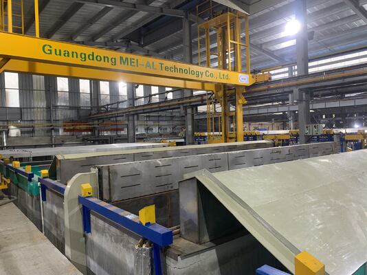 Bom preço Linha de produção de anodização totalmente automática de 500 toneladas/mês com espessura de filme de 5-25 µm para perfis de alumínio on-line