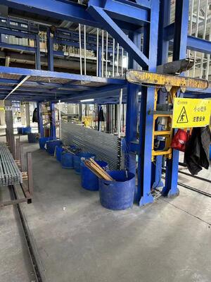 Bom preço Linha de Produção Automática de Anodização de Alumínio 800T/Mês com Comprimento Máximo de Perfil de 6500mm e Equipamento de Tratamento de Superfície com Espessura de Filme de 10~12µm on-line