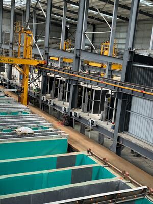 Bom preço Linha de anodização automática com grande capacidade de 700 toneladas/mês e controle avançado de processo para espessura de filme de 8-12 µm on-line