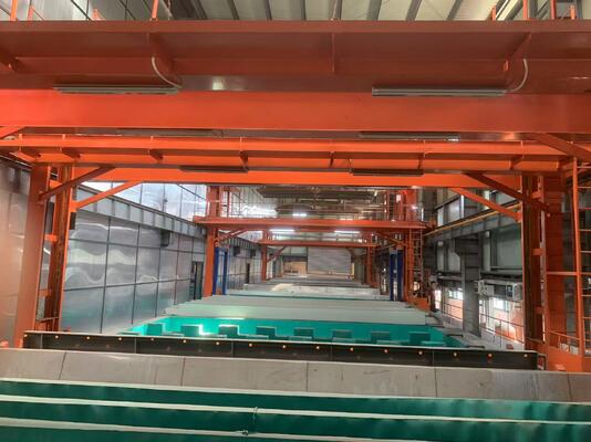 Bom preço Linha de produção de anodização totalmente automática de 500 toneladas/mês com espessura de filme de 5-25 µm para perfis de alumínio on-line