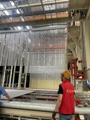 Bom preço Linha de Produção de Anodização de Alumínio Totalmente Automática 1500T/M com Espessura de Filme de 10-15µm e Modo de Carregamento Vertical para Estruturas de PV Solar On-line